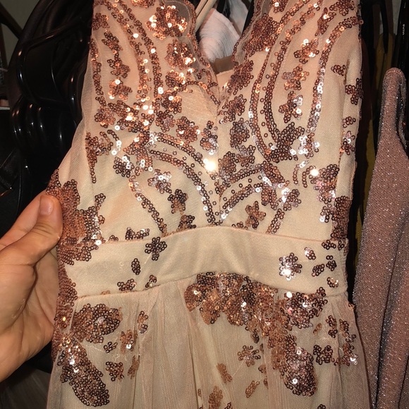 Golden goddess dress (fashion nova) - Picture 2 of 7